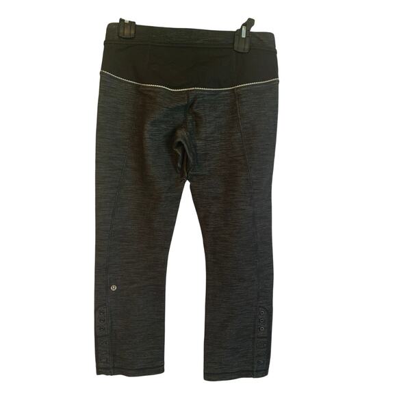 Lululemon Size 8  Heather Gray/Black Crop Legging with Roll Up legs - Picture 3 of 6